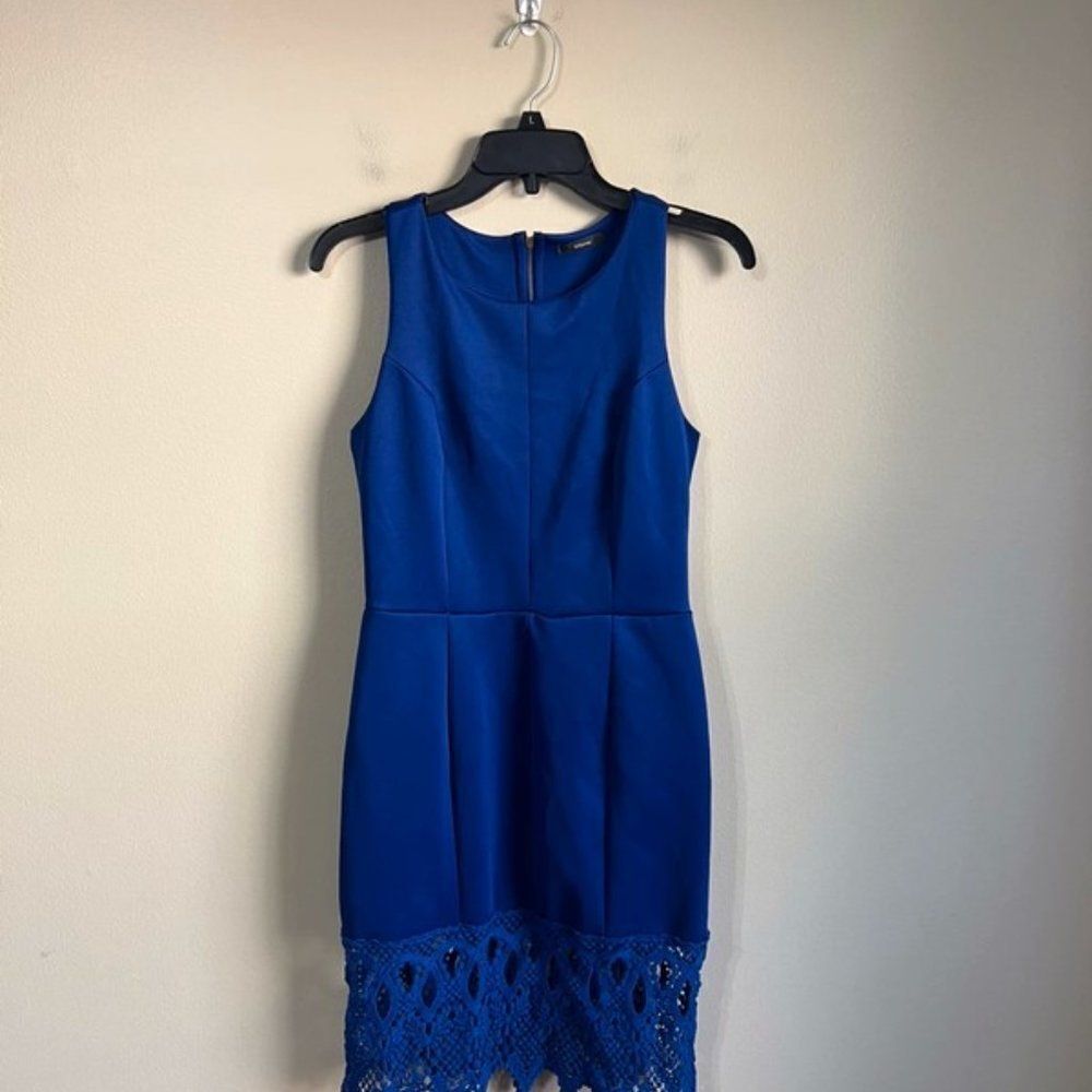 Blanc medium‎ blue sleeveless dress